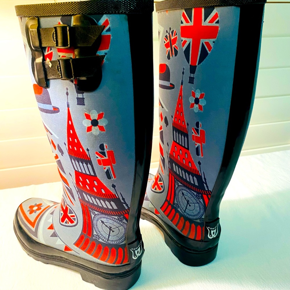LADIES WELLINGTON CLOTH RAINBOOTS SIZE 7 LIKE NEW